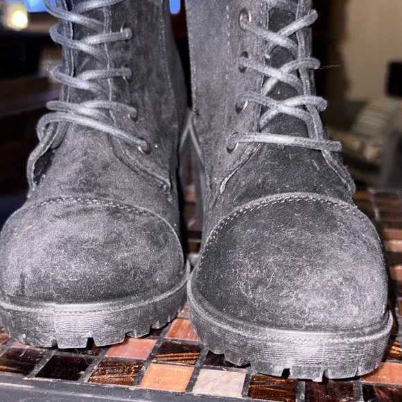 #278 NWOT ForeverSuede Black Lace-Up W combat Boots Sz 9 - Picture 2 of 8